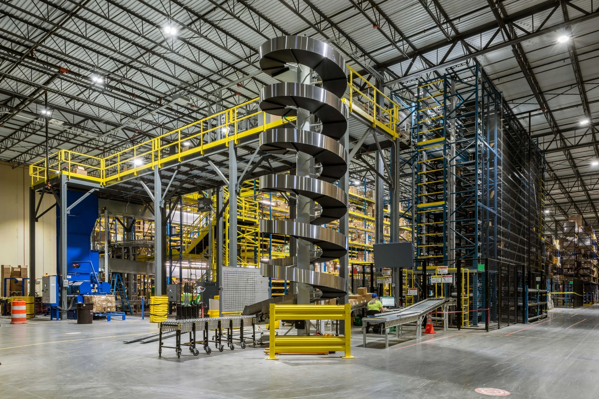 large corkscrew conveyor belt