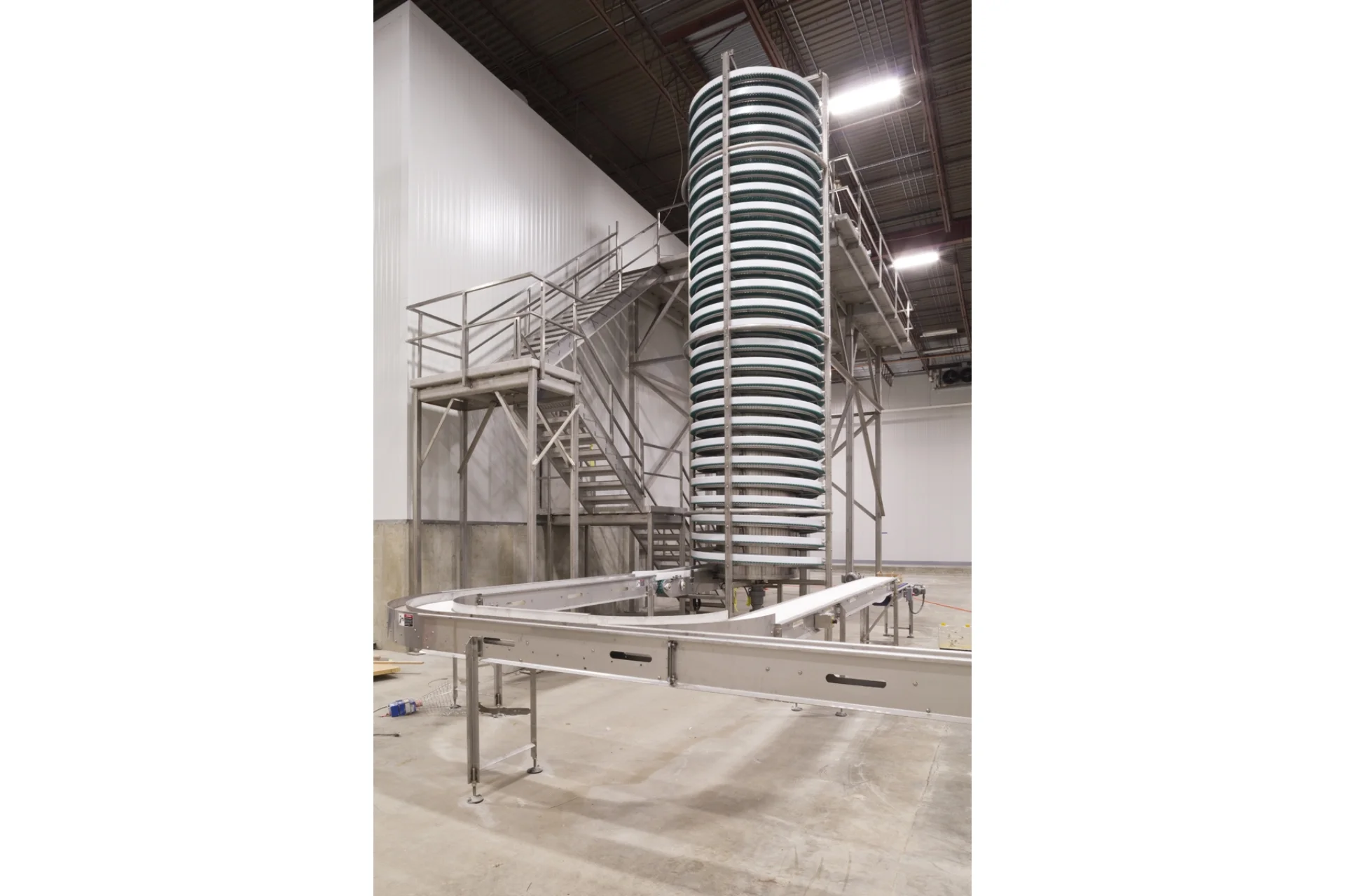 large corkscrew conveyor belt
